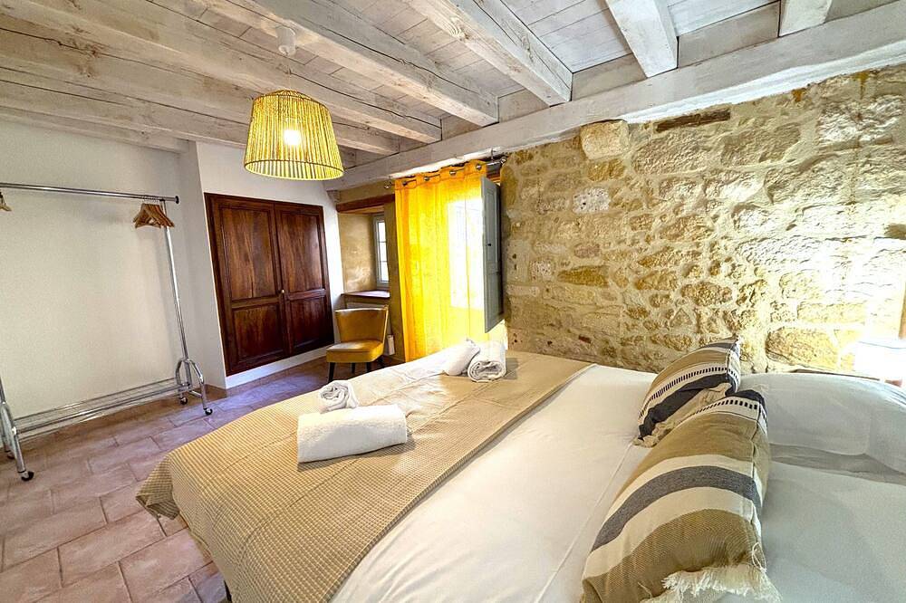 Renovated village house & terrace in the center of St Cyprien medieval village in Saint-Cyprien (Aquitanien), Périgord Noir