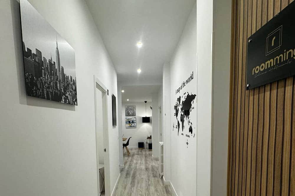 Washington: room with comfort and shared areas Gran Vía-Madrid in Centro (Madrid), Madrid