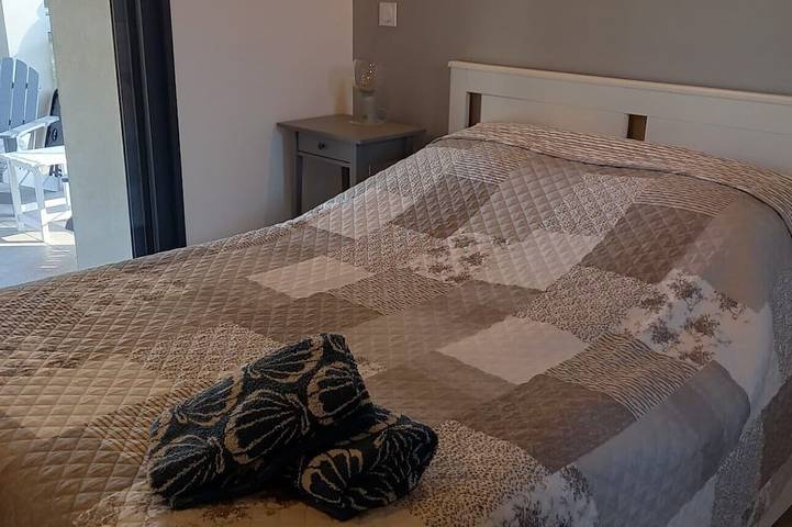 Gîte pour 2 personnes, avec piscine ainsi que jardin et terrasse à Lauret - 2