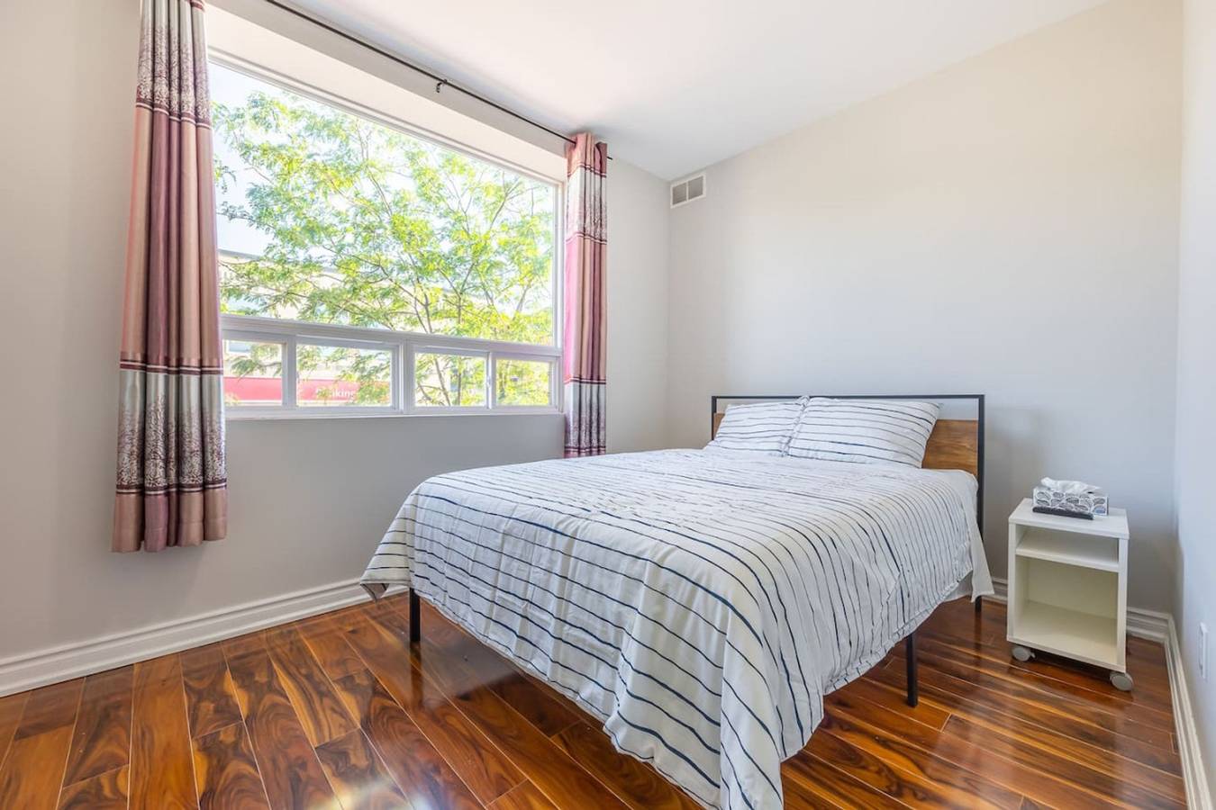 Appartamento intero, Charming 2Br Retreat Steps From Niagara Falls in Niagara Falls, Cascate del Niagara