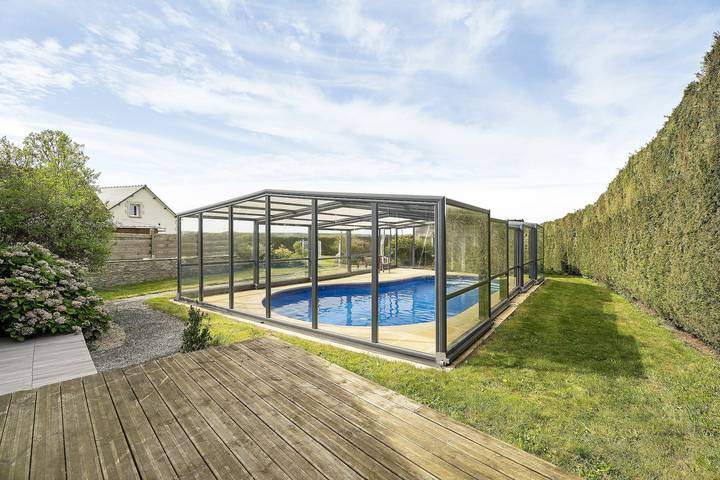 Gîtes des Lacs - Le Framboisier : piscine, sauna et jaccuzzi partagés, terrasse privée et Wi-Fi in Jugon-les-Lacs, Région de Dinan