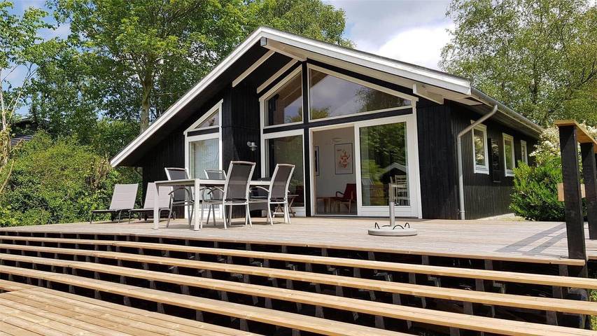 Ferieudlejning for 4 personer, med terrasse, husdyr tilladt i Bogø