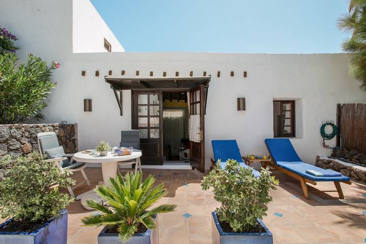 Schöne Villa "Casita Susi" mit Meerblick, Bergblick, Pool, Terrasse und Wlan in Haría, Lanzarote