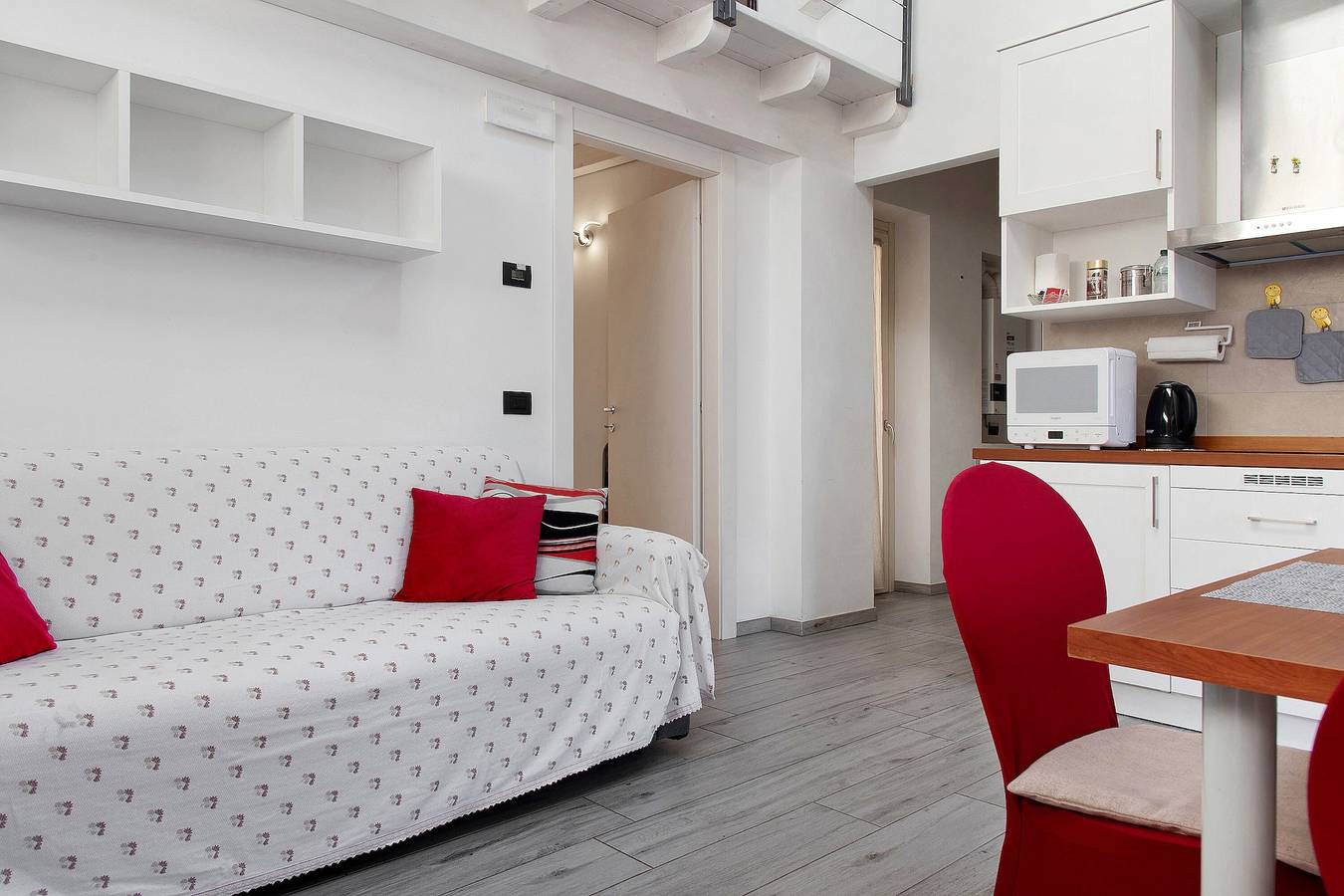 Ganze Wohnung, Apartment 'Rosa' mit Seeblick, Balkon und Wlan in Laveno, Laveno-Mombello