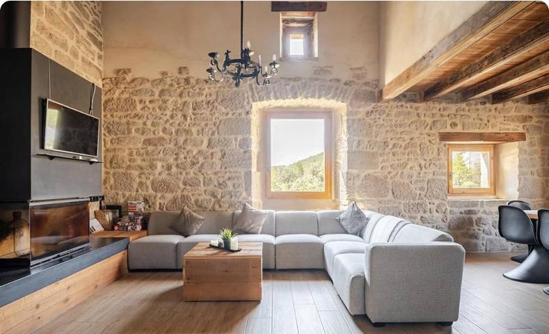 Chalet para 16 personas, con jardín además de piscina y jacuzzi, Familias con niños en Solsonés - 3