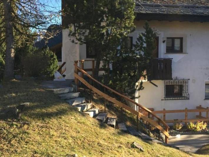 Ferienwohnung für 2 Personen, mit Balkon und Terrasse sowie Garten in Pontresina