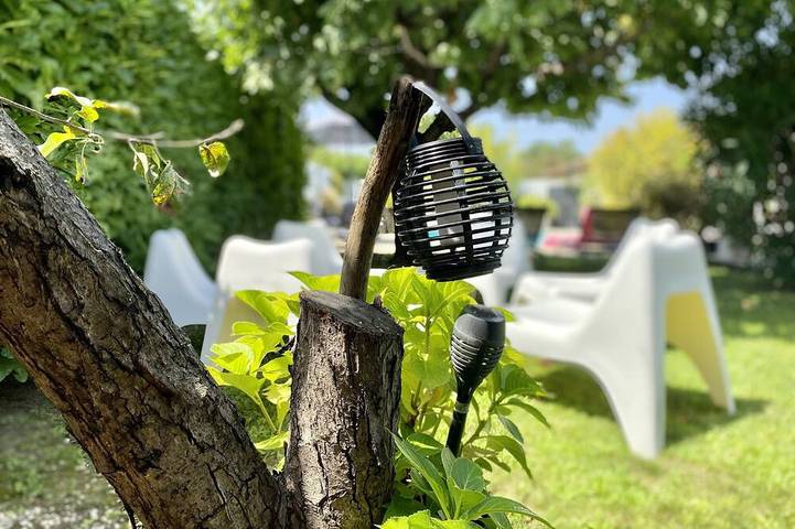 Maison avec Piscine Privée, Jacuzzi et Clim proche Nîmes Arles Camargue et mer ! in Garons, Région de Nîmes