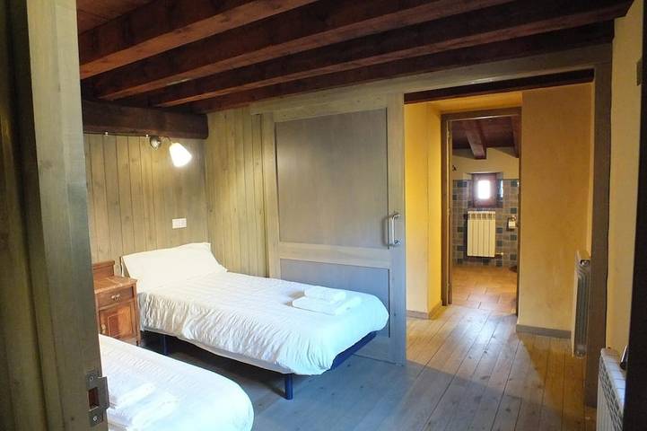 Gîte pour 10 personnes, avec jardin à Pardines - 4