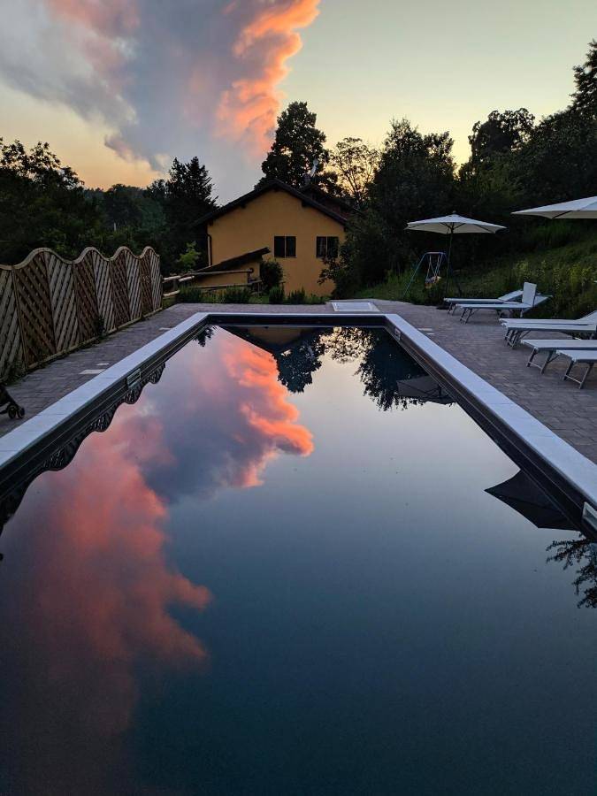 Agriturismo per 2 persone, con Idromassaggio e Giardino nonché Piscina ad Asti (Comune)