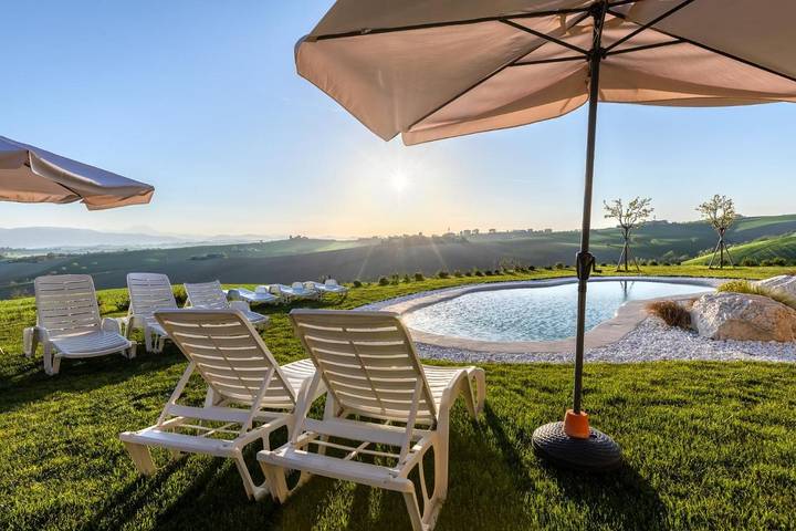 Casa vacanza per 9 persone, con Balcone e Idromassaggio nonché Terrazza e Giardino a Filottrano