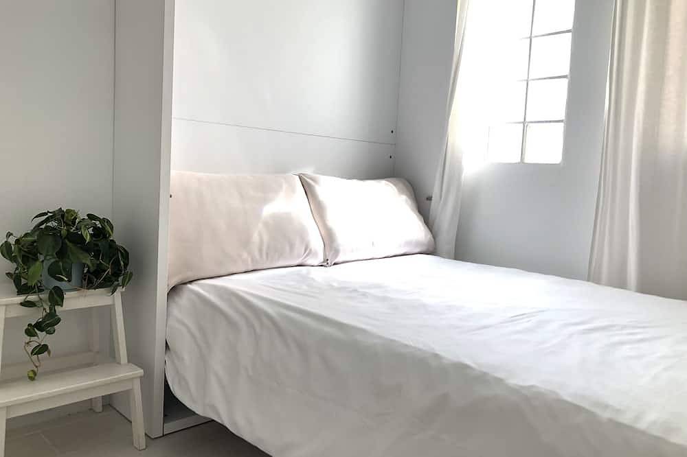 Entire apartment, Exclusive Penthouse on the beach facing the sea in La Cala del Moral, Rincón de la Victoria