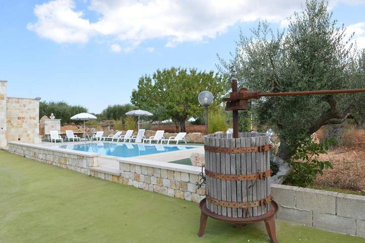 Trullo 'Country Relax Lumieri 3' with Shared Pool, Wi-Fi and Air Conditioning in Martina Franca, Bari Province