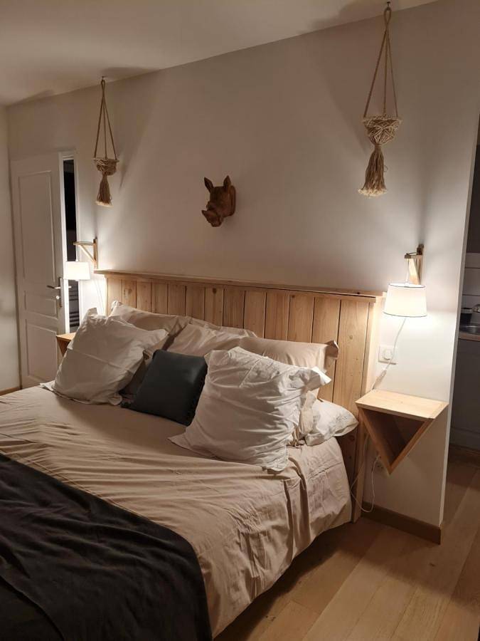 Cottage pour 2 personnes, avec piscine ainsi que vue et terrasse à Palaja