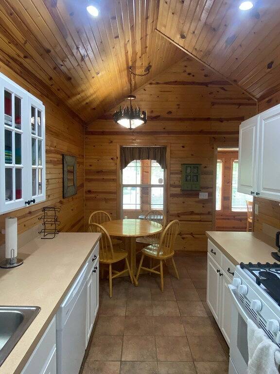 Vacation rental for 12 people, with pool and yard in Silver Lake