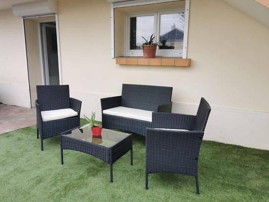 Appartement entier, One-Bedroom Apartment in Joué-lès-Tours, Région de Tours
