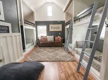 Vacation Apartment for 16 Guests in Tannersville, Pocono Mountains, Picture 3