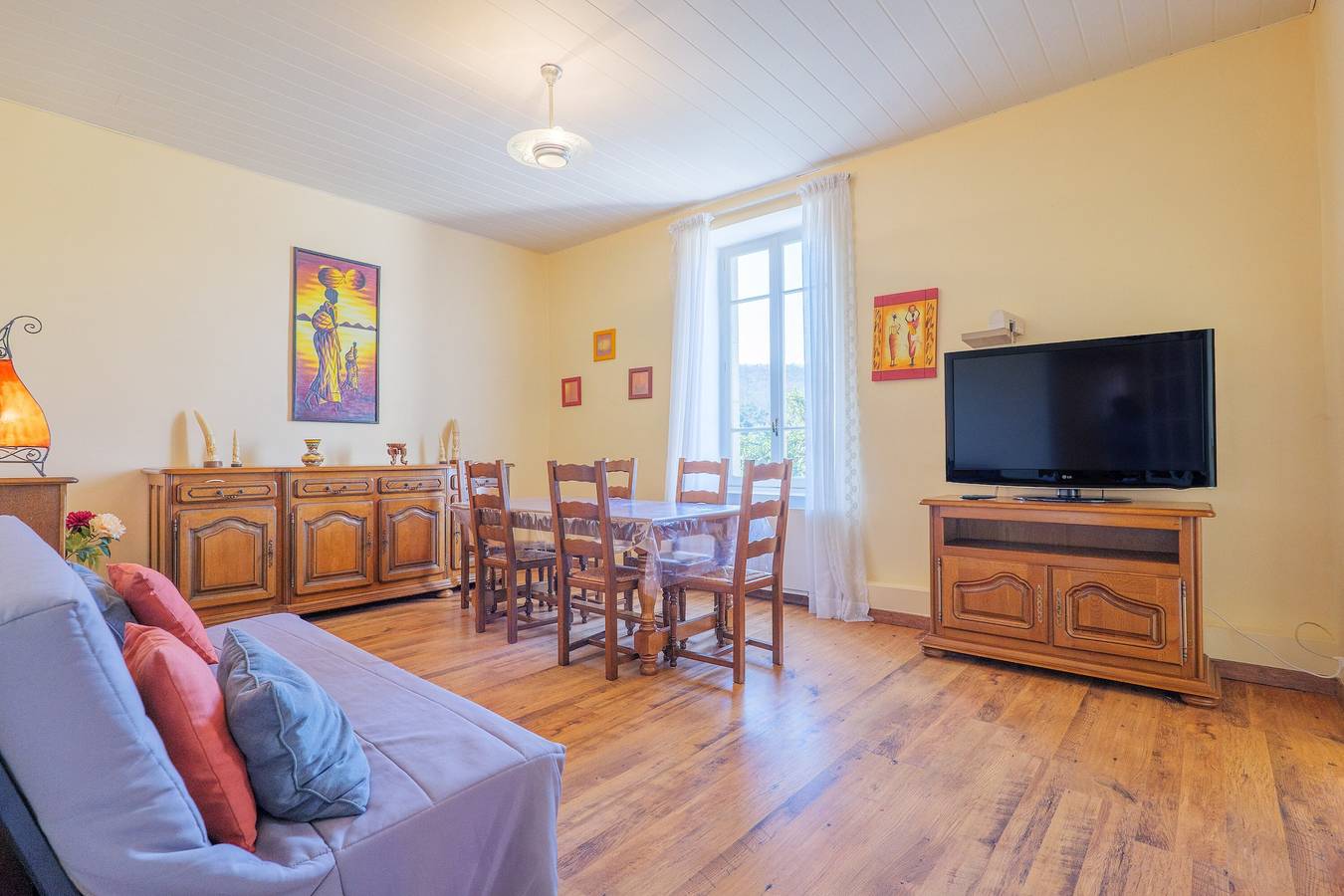 Entire apartment, Apartment 'Gîte Le Chant Des Oiseaux' with Shared Pool, Wi-Fi and Air Conditioning in Pradons, Ardèche