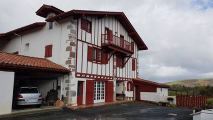 Gîte pour 4 personnes, avec balcon et jardin à Ainhoa