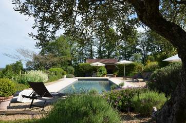 Gîte pour 2 personnes, avec jardin ainsi que piscine et terrasse à Saint-Denis-lès-Martel