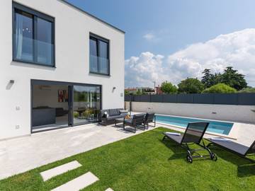 Ferienhaus für 6 Personen, mit Terrasse und Pool in Novigrad