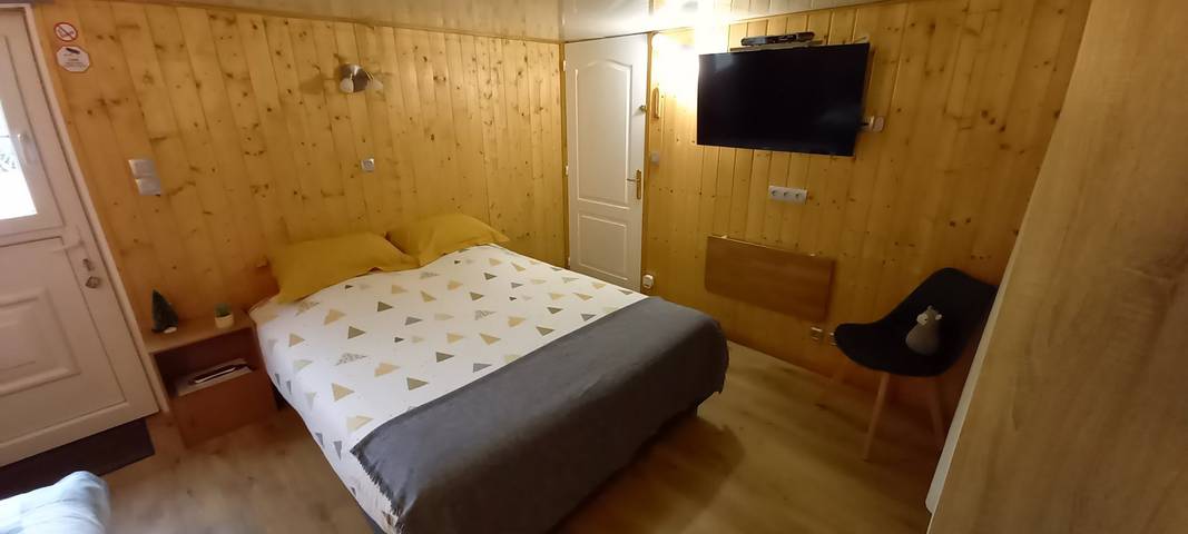 Chambre d’hôte pour 3 personnes, avec jardin dans le Cantal - 4