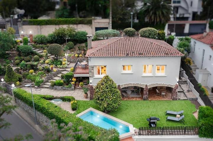 Renovated villa, pool, barbecue, and just 15 minutes from Barcelona. in Sant Cugat del Vallès, Barcelona Inland