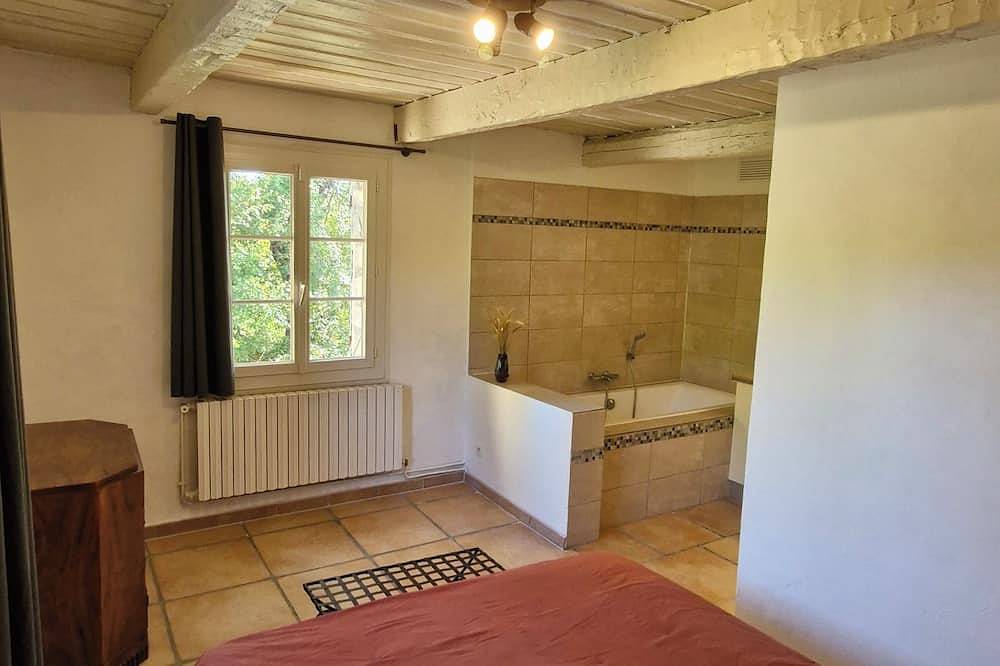 Character house with private pool, private parking, large garden and Wifi in Forcalqueiret, Brignoles Region