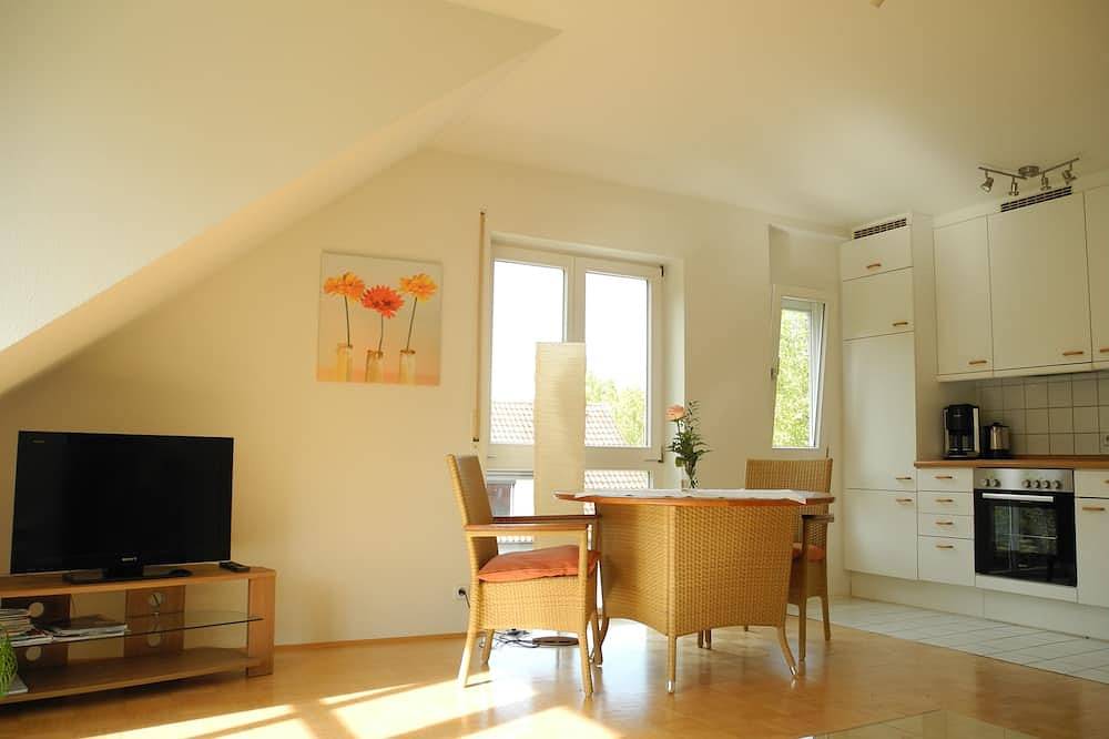 Entire apartment, Modern, bright 2-room apartment in Schützenstraße approx. 250 m from the old town. in Meersburg, Obersee (Bodensee)