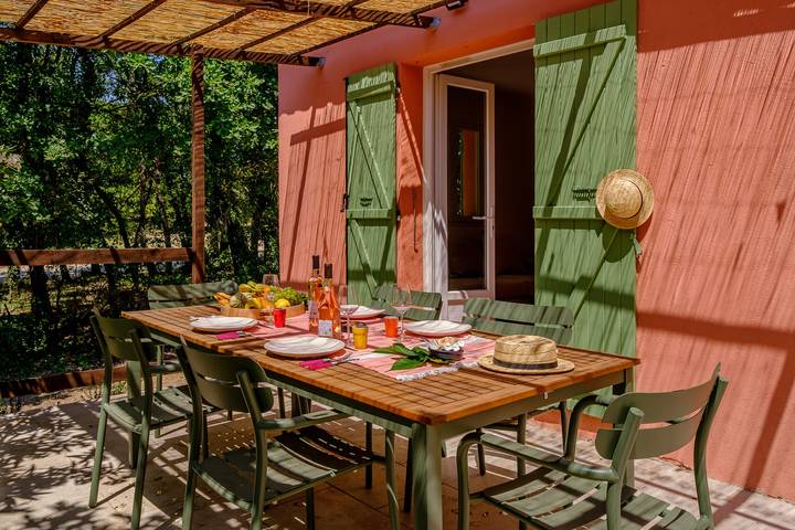 Location de vacances pour 6 personnes, avec Terrasse ainsi que Jardin et Piscine à Le Puy-Sainte-Réparade