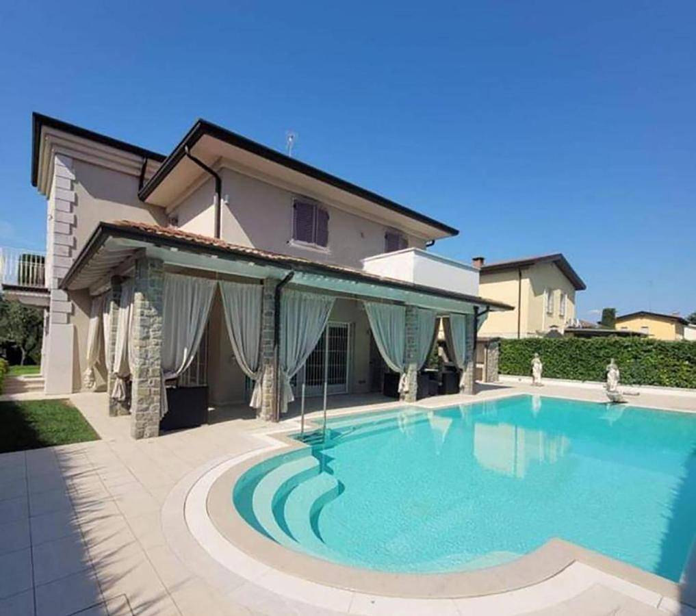 Villa Giuly in Sirmione, Prealpi Gardesane