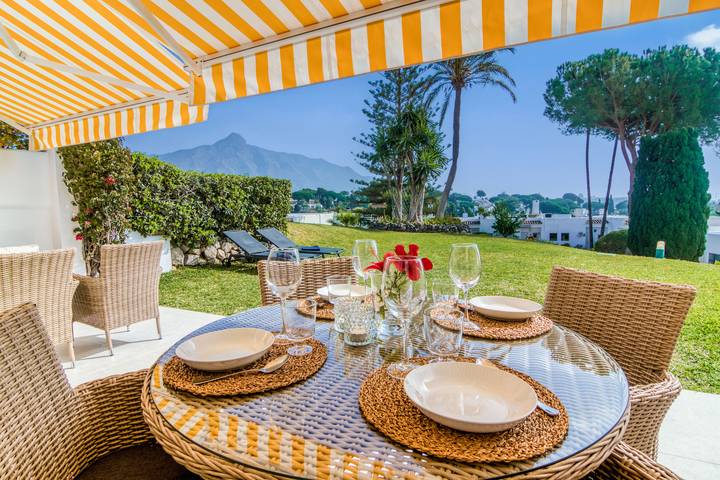Ferienwohnung für 4 Personen, mit Garten und Ausblick in Marbella
