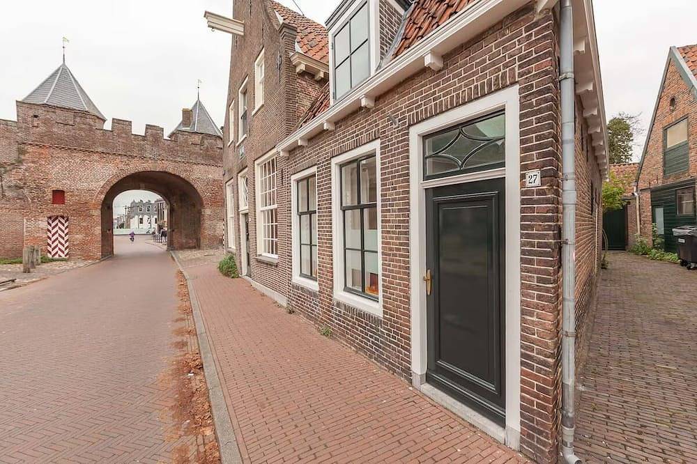 Prachtig rijksmonument pal naast de Koppelpoort te Amersfoort in Provincie Utrecht