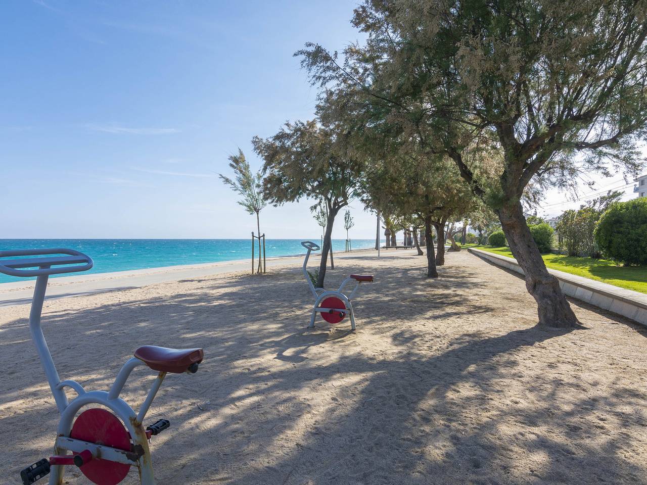 Entire apartment, Central Apartment in Pineda de Mar for 4 with Tv, Balcony, and Near Beach in Pineda de Mar, Costa del Maresme