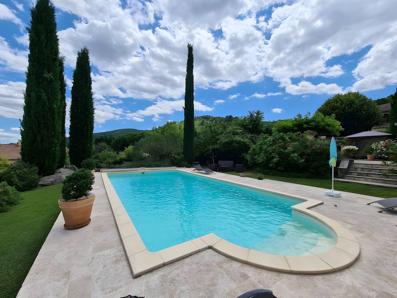 Maison de vacances « Gîte Sur La Voûte » au Mas du tilleul ,grande piscine , terrasse privative . in Courry, Parc national des Cévennes
