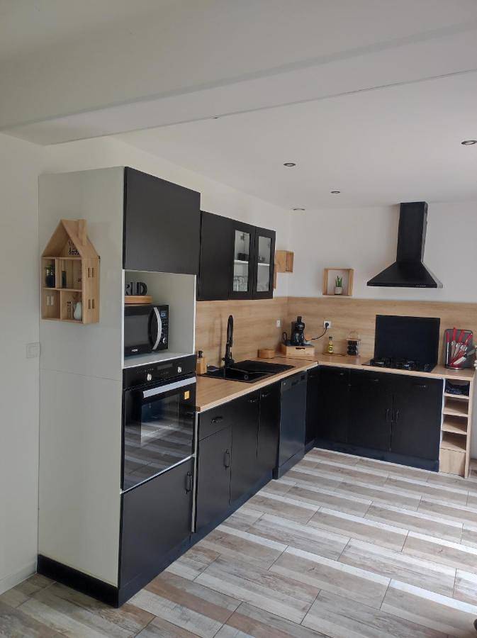 Location de vacances pour 6 personnes, avec Terrasse ainsi que Jardin et Piscine à Coulogne