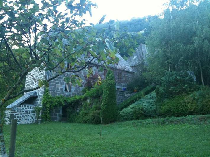 Gîte pour 2 personnes, avec vue et terrasse à Saint-Martin-sous-Vigouroux
