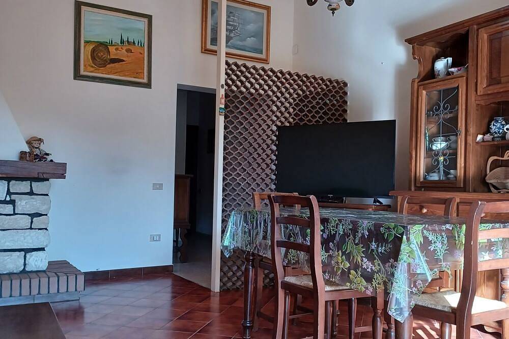Appartamento intero, Verde Mare apartment con vista mare circondato da olivi secolari animali ammessi in Rosignano Marittimo, Costa degli Etruschi
