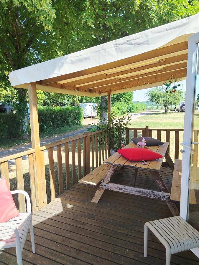 Location de vacances pour 4 personnes, avec piscine et jardin ainsi que vue et terrasse dans Lac de la Vingeanne - 3