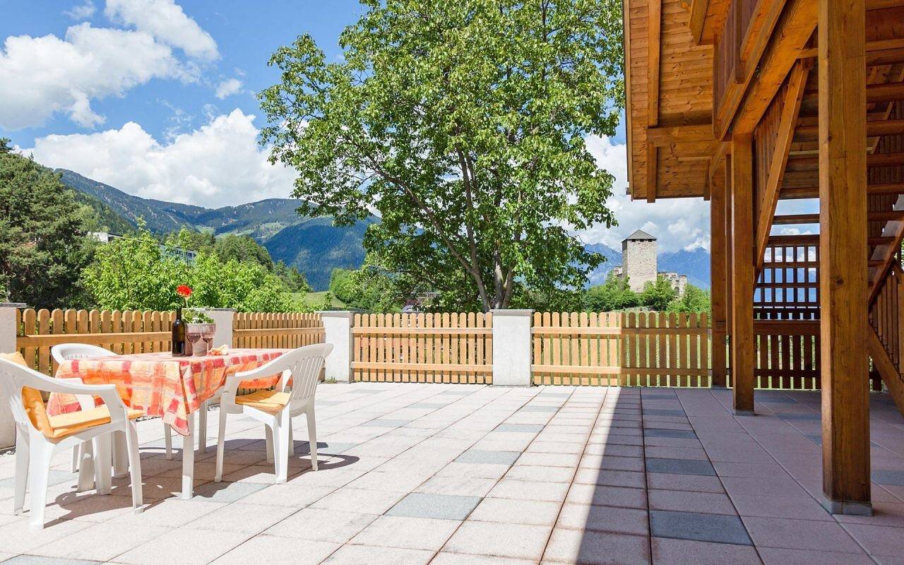 Ganze Wohnung, Ferienwohnung 'Stettnerhof Laugen' mit Bergblick, Terrasse und Wlan in Völlan, Lana