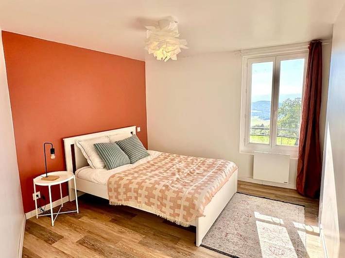 Gîte pour 7 personnes, avec vue et vue sur le lac, animaux acceptés à Orcier