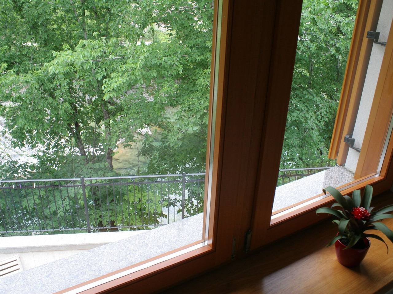 Ganze Wohnung, Riverside Rustic Ridge Apartments with Balcony - Two Bedroom Apartment with Balcony in Tolmin, Slowenien