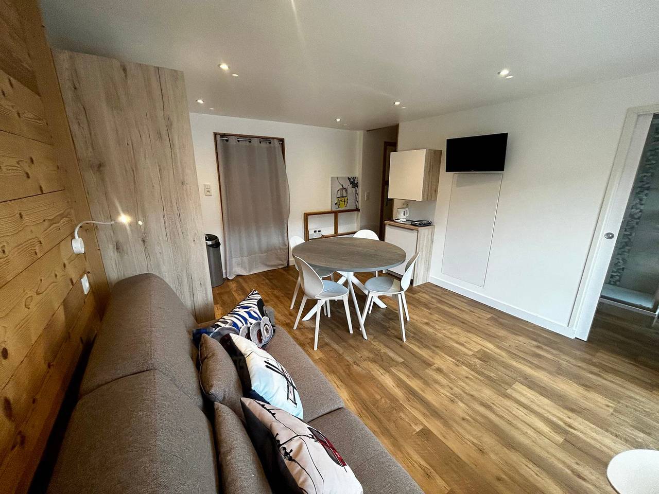 Ganzes Studio, Renoviertes Studio mit Bergblick, Balkon, in Pistennähe - Les Menuires in Les Menuires, Saint-Martin-de-Belleville