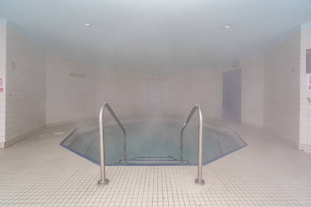 Ein Urlaub erwartet !! Mountain View Eigentumswohnung mit Pool und Whirlpool ** Pet Friend in Canmore, Banff-Nationalpark