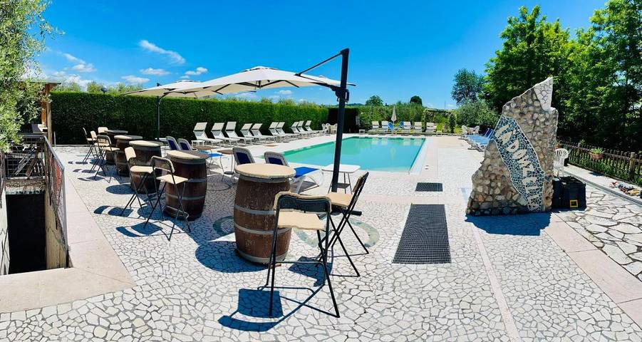 Chambre d’hôte pour 2 personnes, avec Terrasse ainsi que Jardin et Piscine
