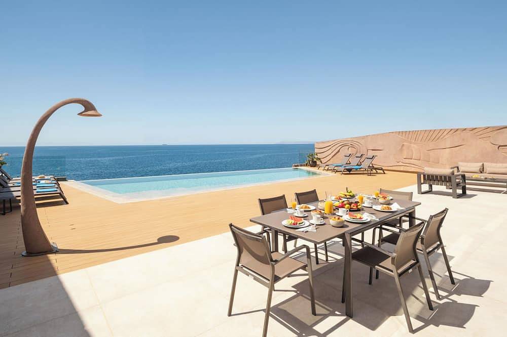 Villa for 8 People in Cortijo Viejo, Yaiza