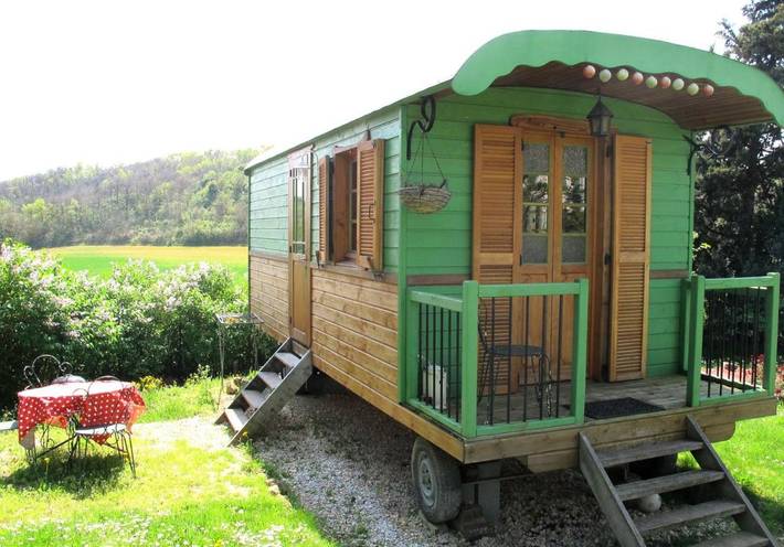 Location de vacances pour 6 personnes, avec piscine ainsi que vue et jardin à Montmaur - 2