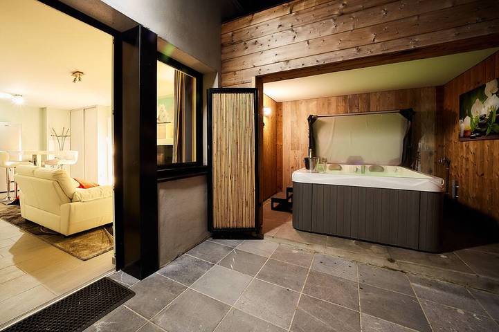 Location de vacances pour 2 personnes, avec terrasse ainsi que jacuzzi et jardin à Le Hanouard