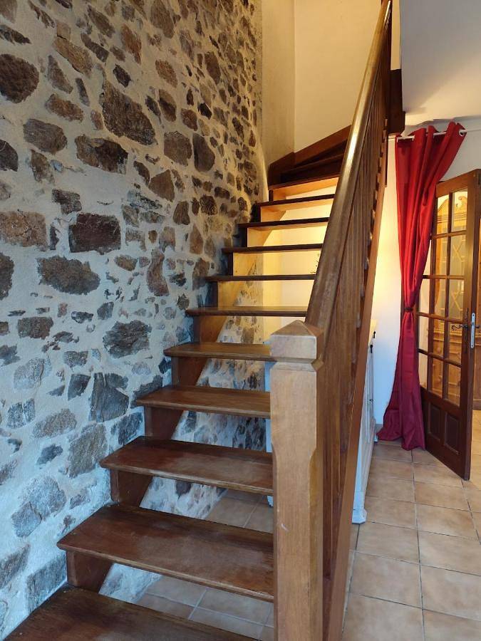 Gîte pour 3 personnes, avec Terrasse ainsi que Jardin et Vue à Ladignac-le-Long - 3