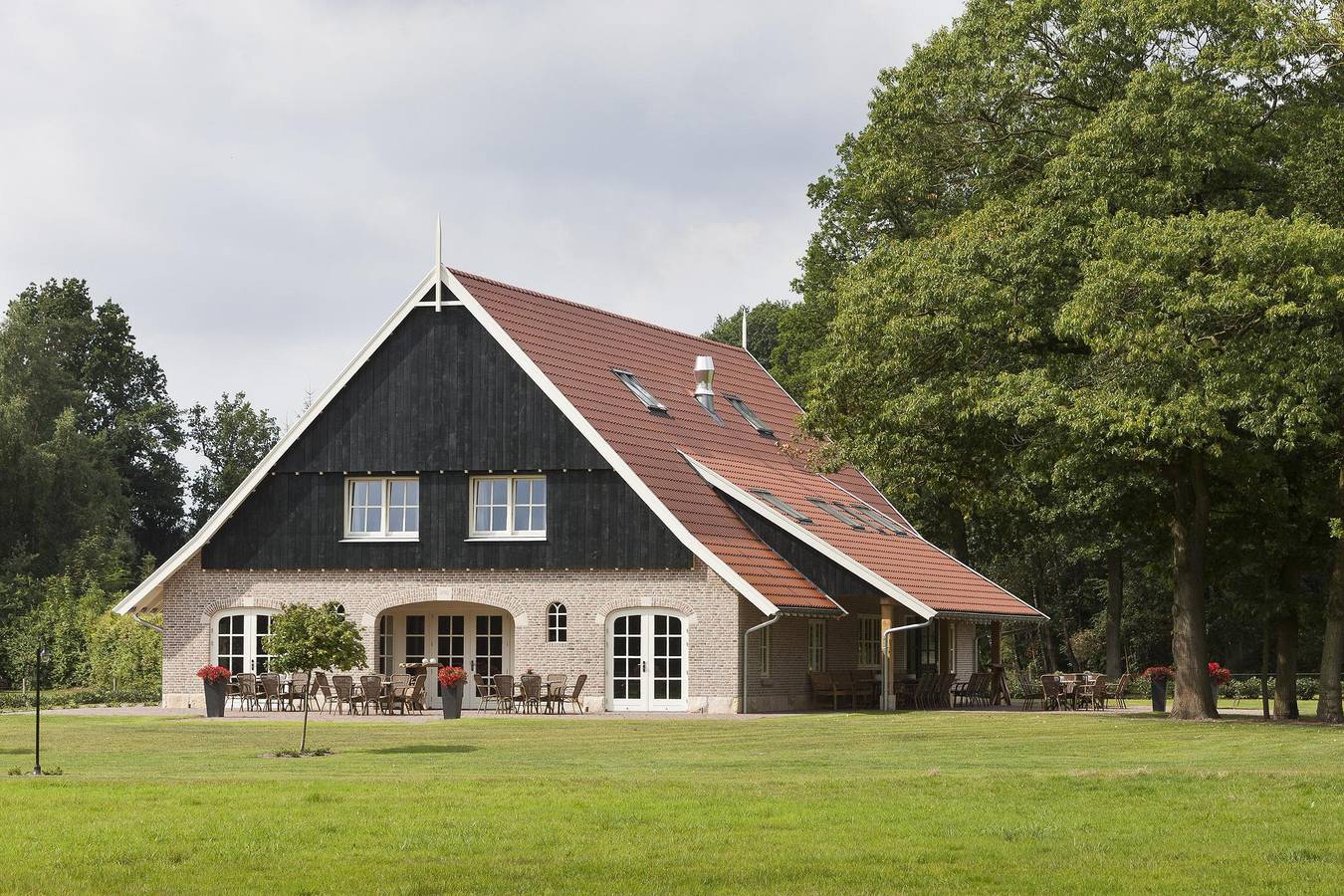 Villa für 28 Personen mit Whirlpool in Losser, Twente