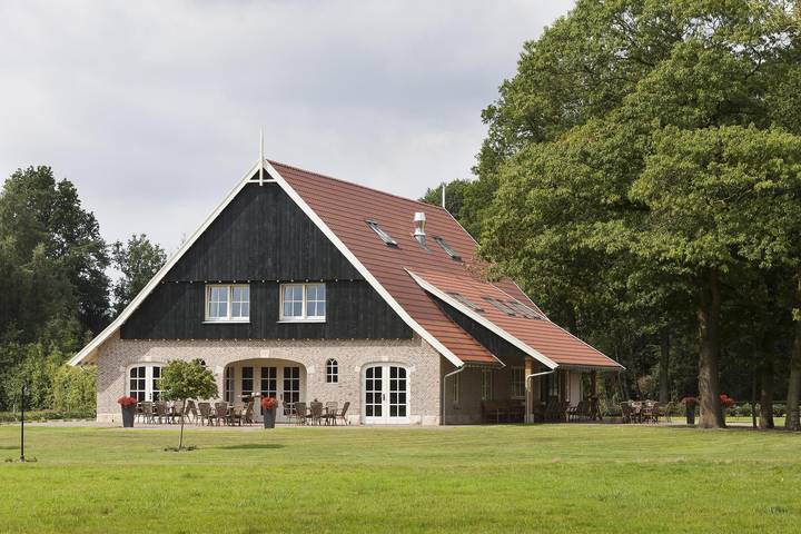 Villa für 28 Personen mit Terrasse in Losser, Twente